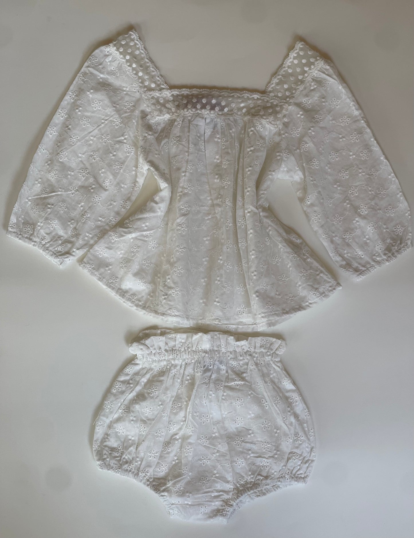 white blossom set