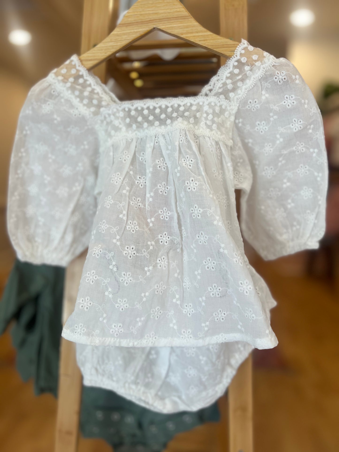 white blossom set